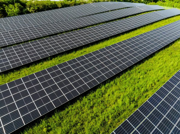Prix des panneaux photovoltaïques : estimez votre investissement solaire