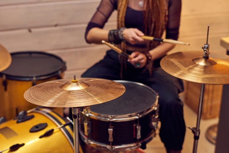 10 partitions incontournables pour apprendre la batterie